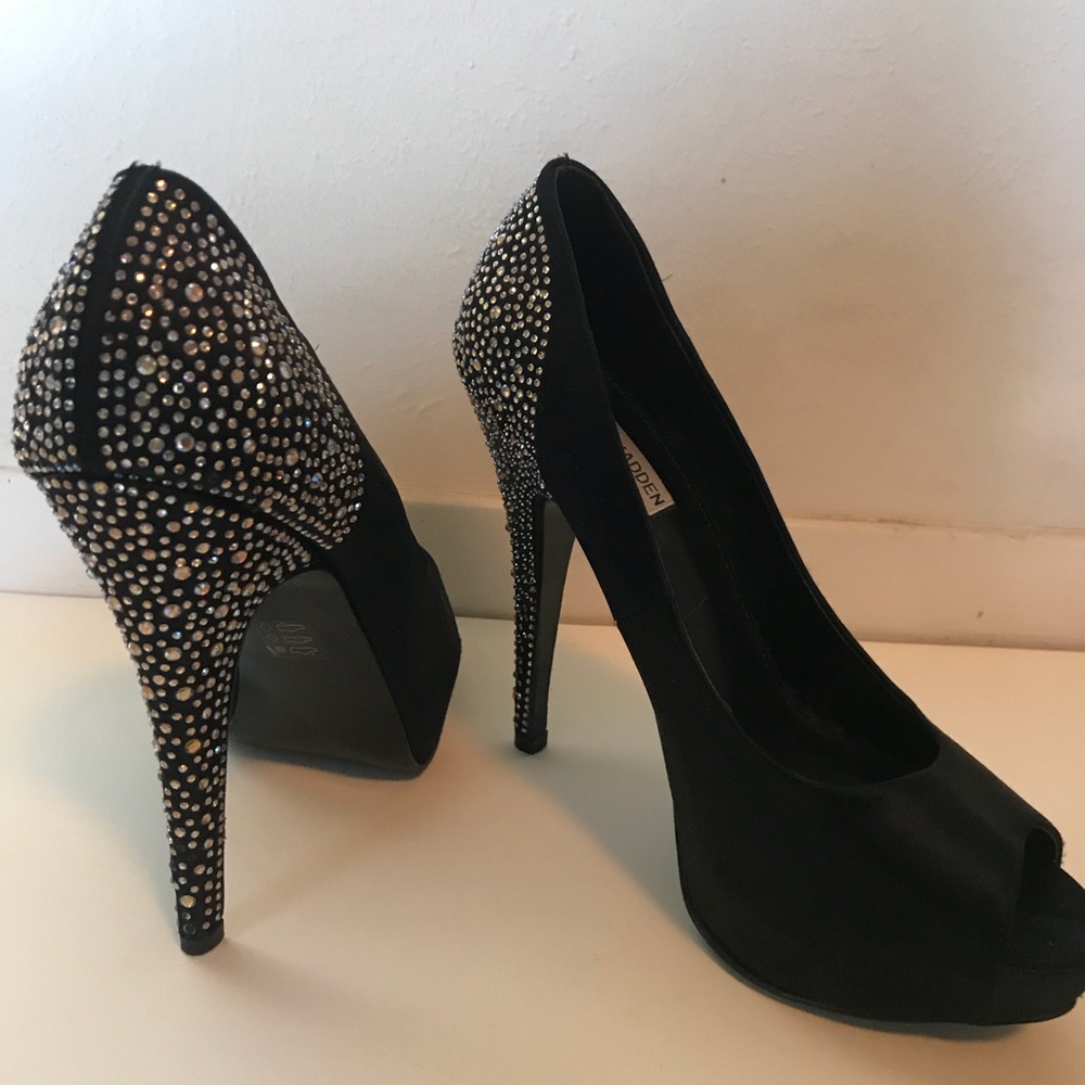 Steve Madden black pumps
